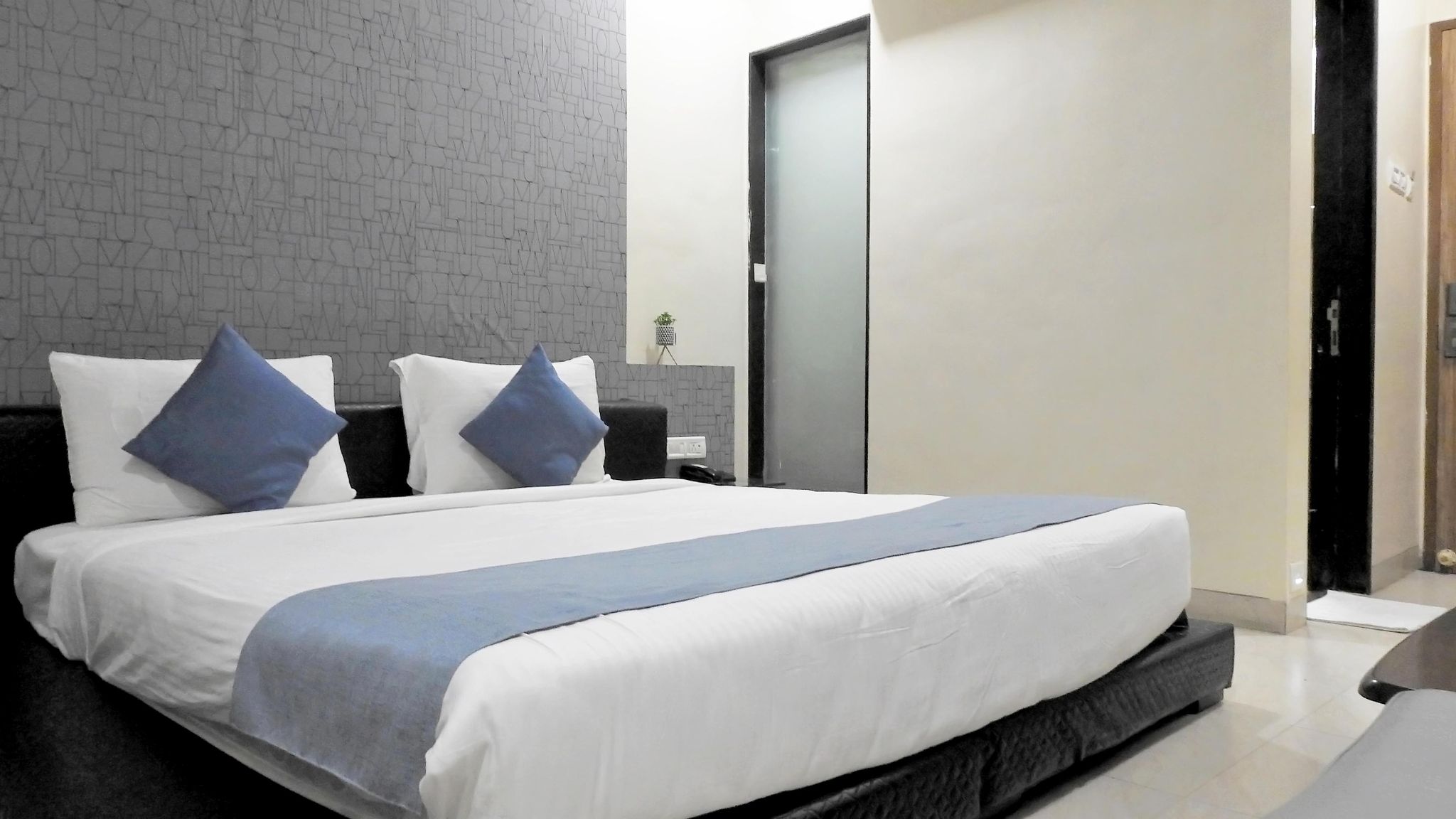 Hotel Sai Miracle Deluxe Room 4