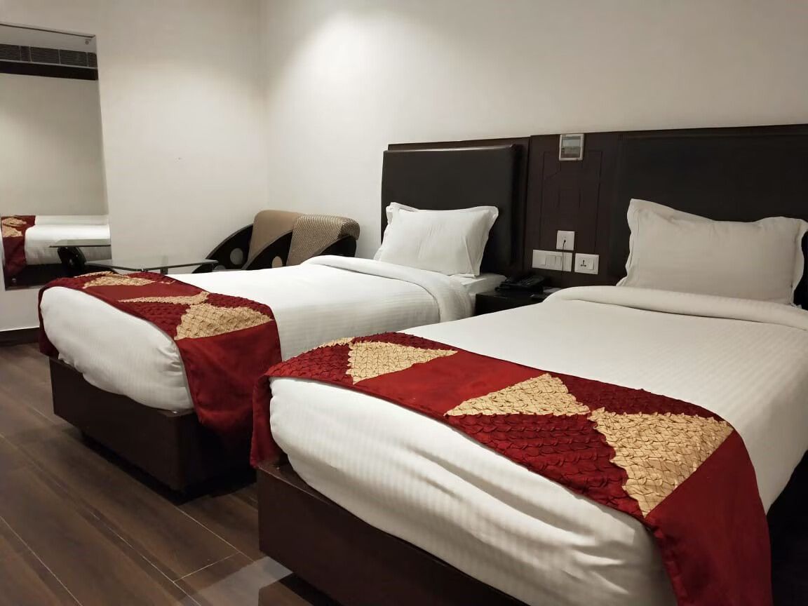 Hotel Saptagiri Deluxe Room 9