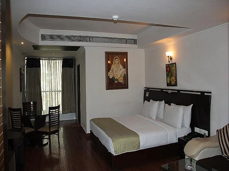 Hotel Saptagiri Deluxe Room 6