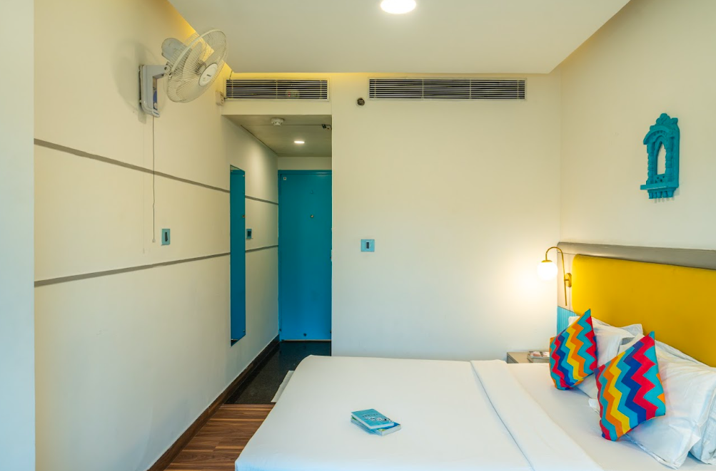 goSTOPS Delhi Deluxe Private A/C Room with Ensuite Bathroom  11