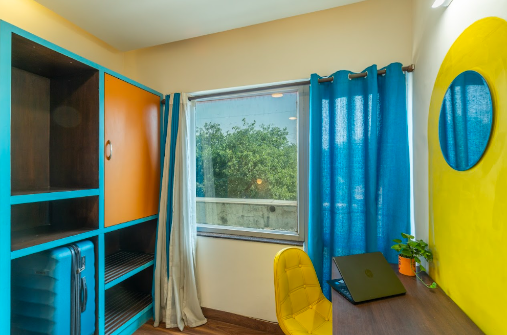 goSTOPS Delhi Deluxe Private A/C Room with Ensuite Bathroom  12