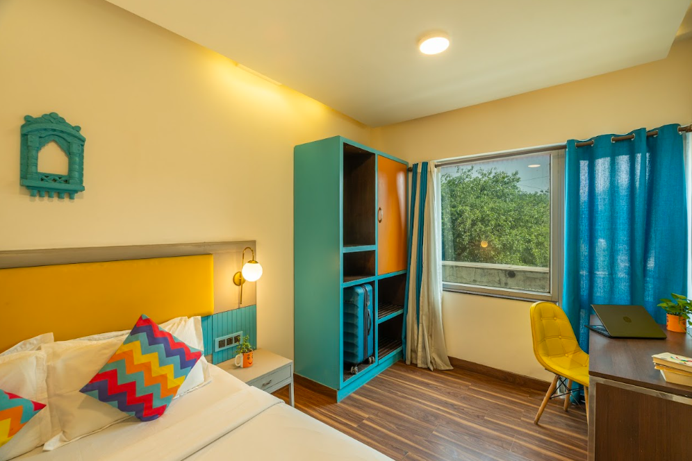 goSTOPS Delhi Deluxe Private A/C Room with Ensuite Bathroom  10