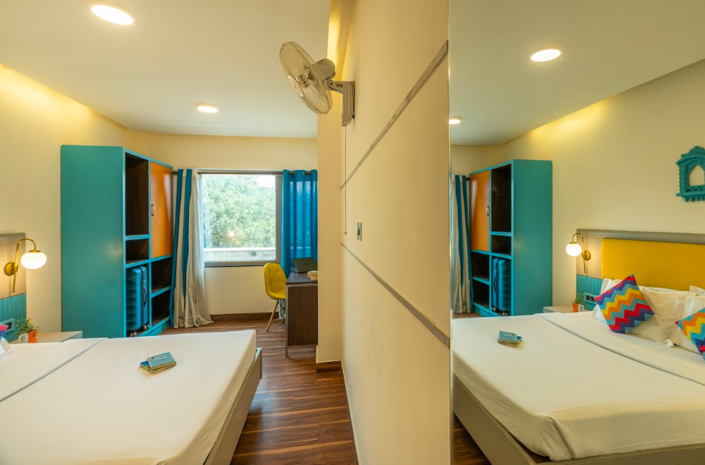 goSTOPS Delhi Deluxe Private A/C Room with Ensuite Bathroom  3