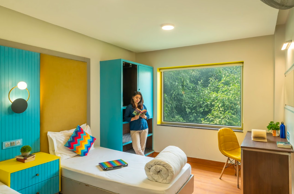 goSTOPS Delhi Deluxe Private A/C Room with Ensuite Bathroom  6