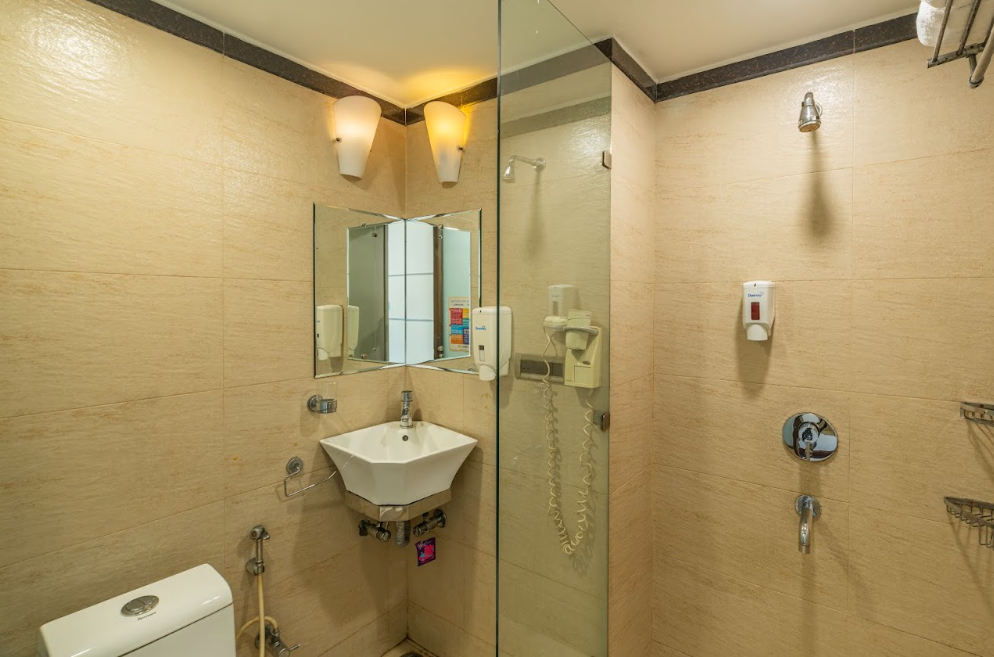 goSTOPS Delhi Deluxe Private A/C Room with Ensuite Bathroom  9
