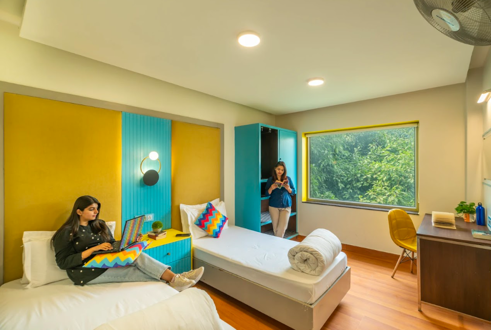 goSTOPS Delhi Deluxe Private A/C Room with Ensuite Bathroom  7