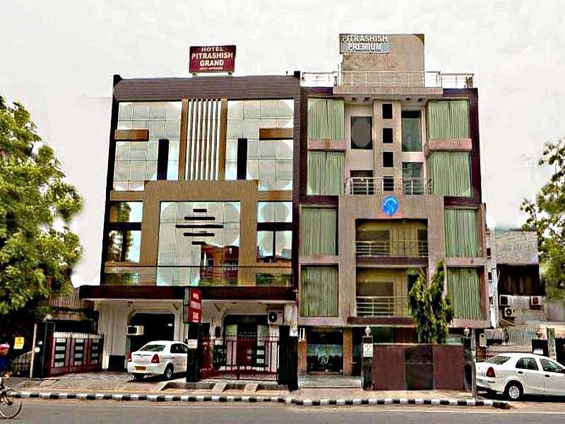 undefined Hotel Pitrashish Premium 10