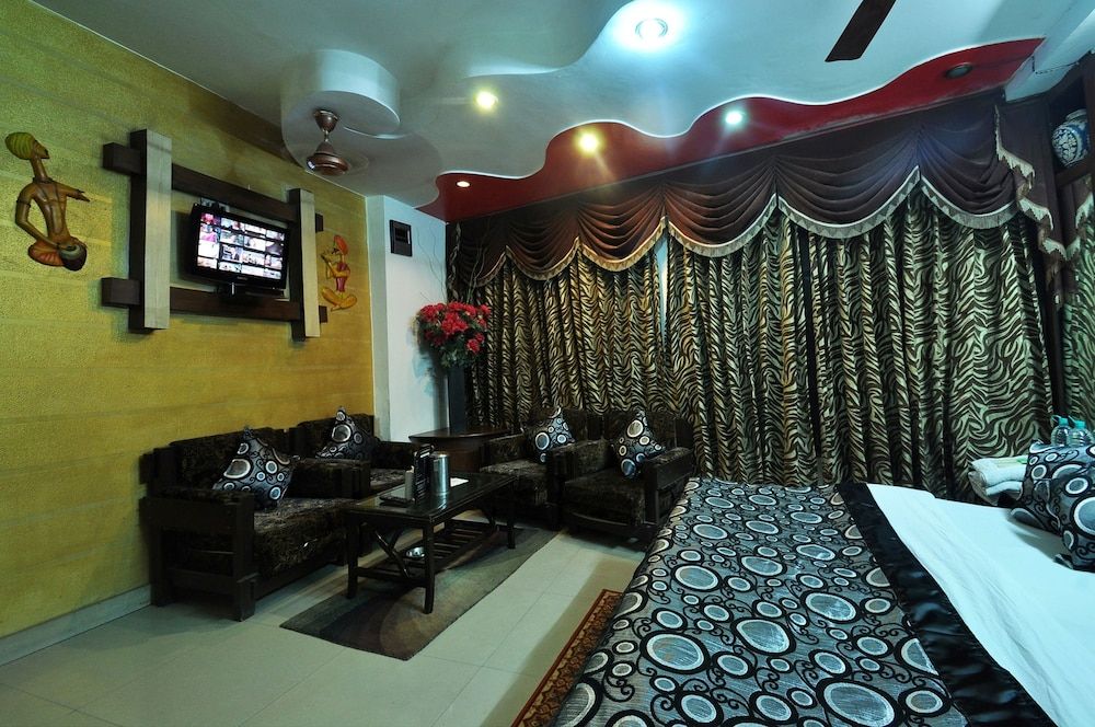 Hotel Roma Deluxe Deluxe Double Room, 1 King Bed, Non Smoking, City View 2