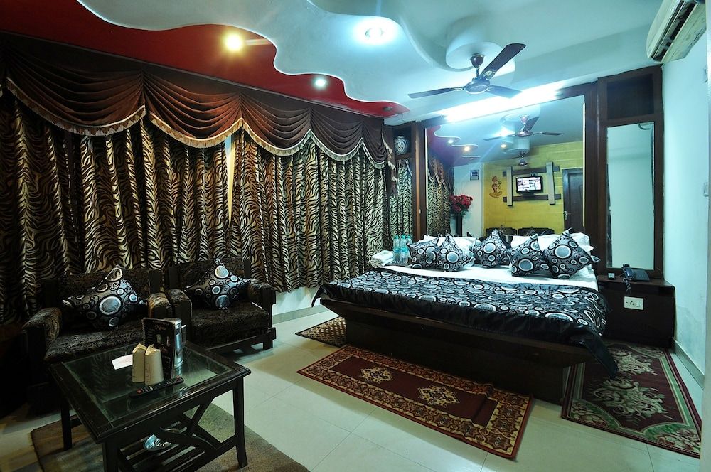 Hotel Roma Deluxe Deluxe Double Room, 1 King Bed, Non Smoking, City View 5