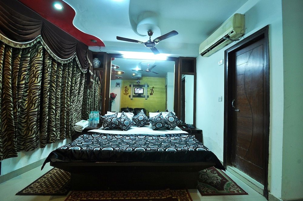 Hotel Roma Deluxe Deluxe Double Room, 1 King Bed, Non Smoking, City View