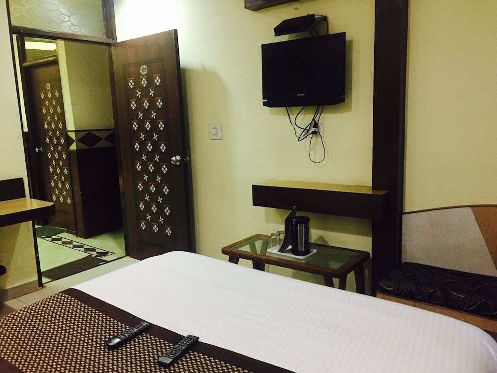 Semi Deluxe Room