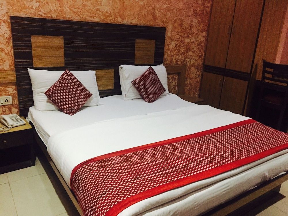 Semi Deluxe Room