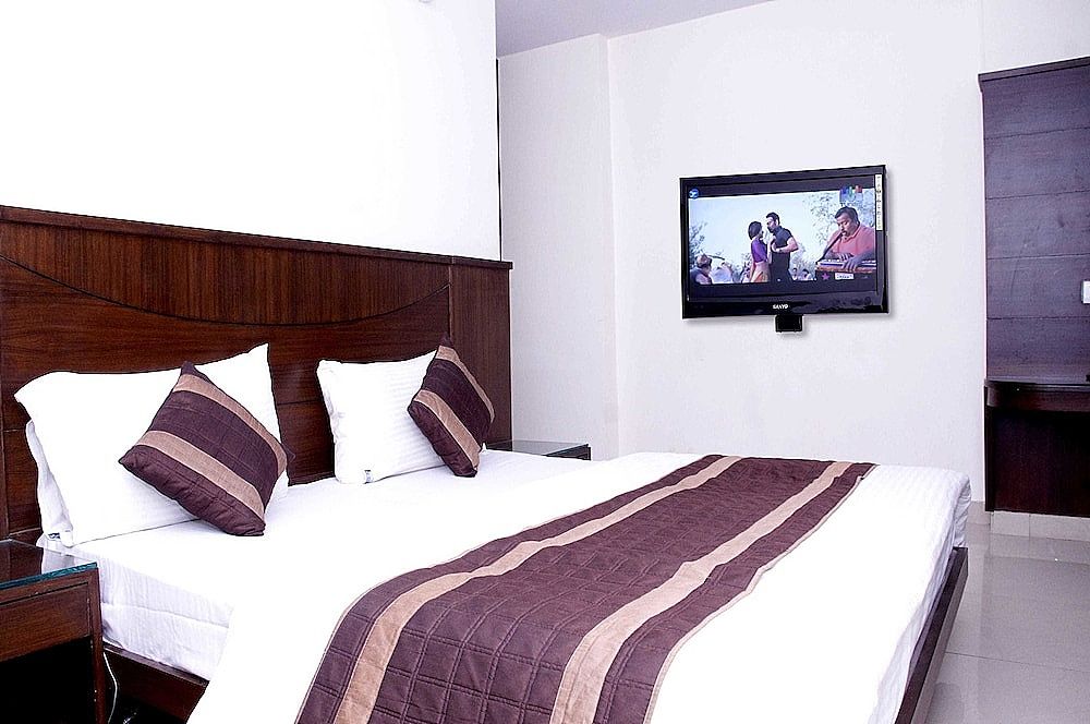 undefined Hotel USA Delhi 7