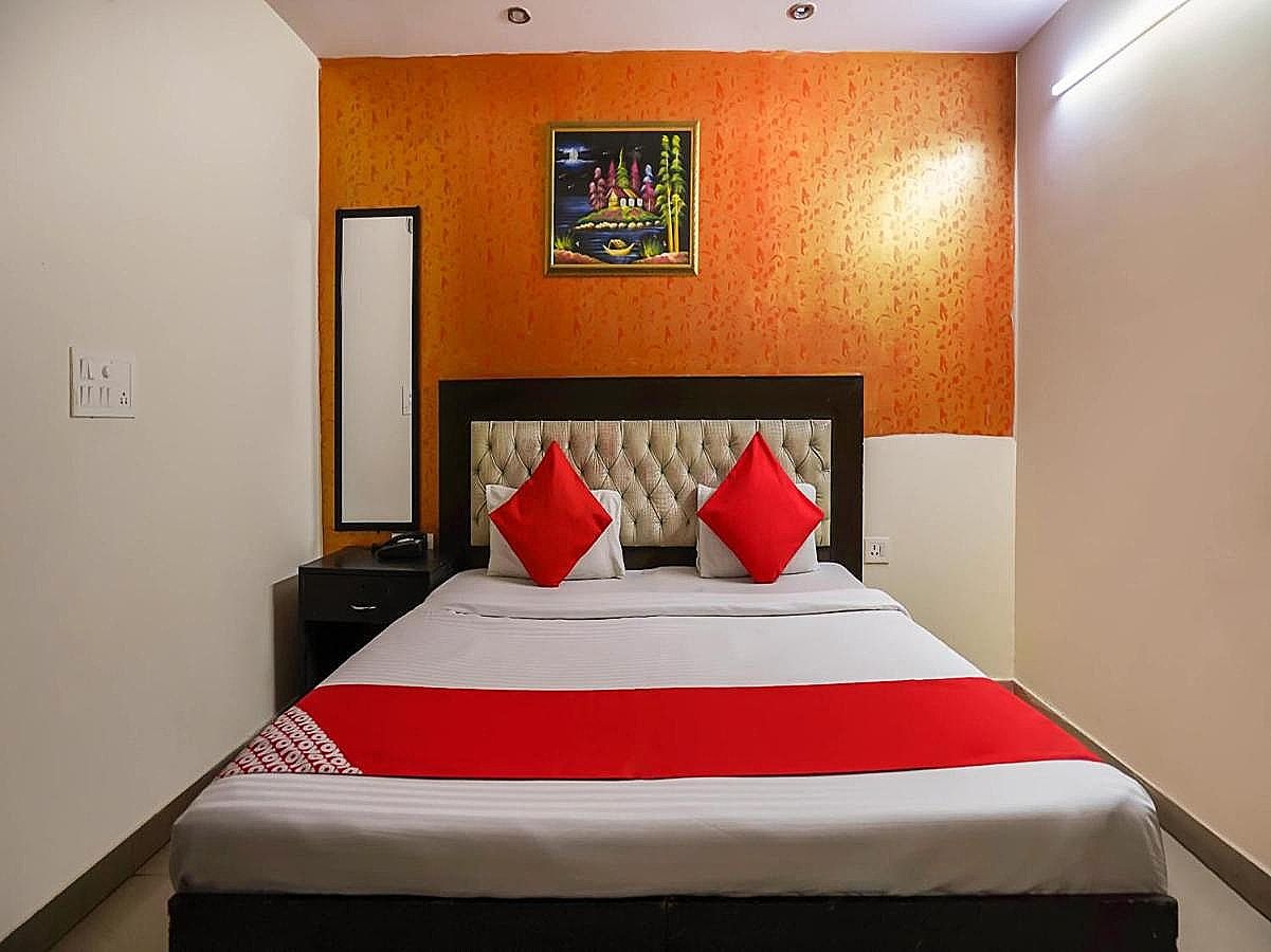 undefined OYO 75463 Jkm Palace 4