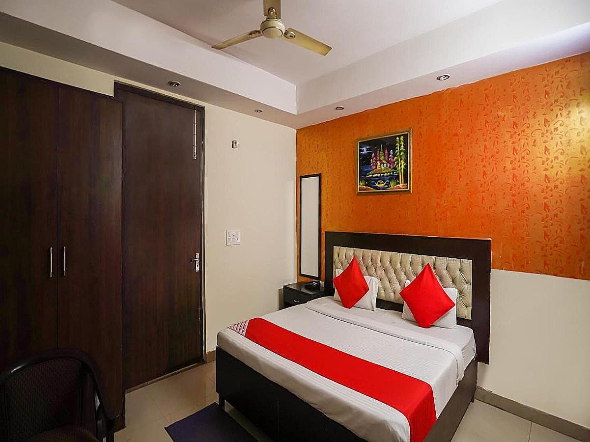 undefined OYO 75463 Jkm Palace 5