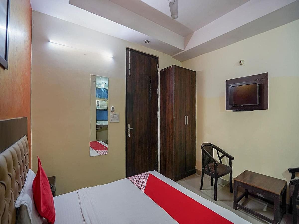 undefined OYO 75463 Jkm Palace 9