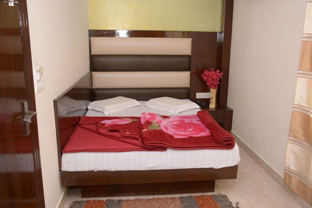 Sidhartha Tourist Lodge Deluxe Room 20