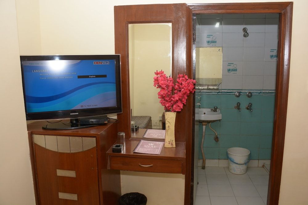 Sidhartha Tourist Lodge Deluxe Room 28
