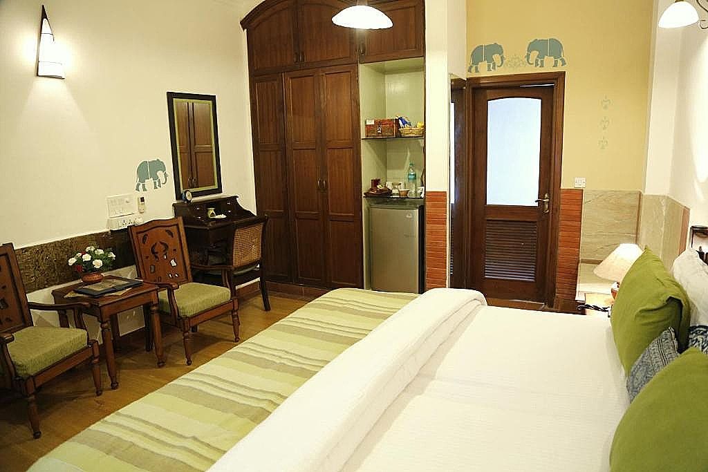 The Estate Villa Double Deluxe w/ King Bed 3