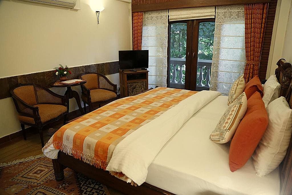 The Estate Villa Double Deluxe w/ King Bed 11