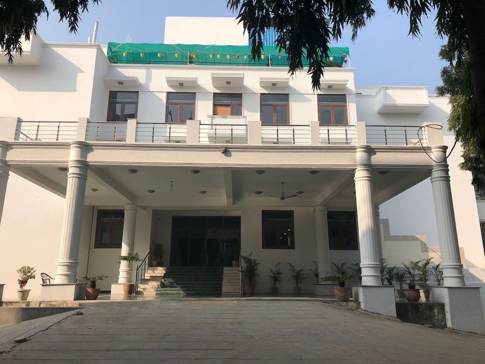 Main Image