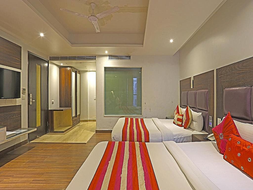 Hotel Uppal International Super Deluxe Room 4
