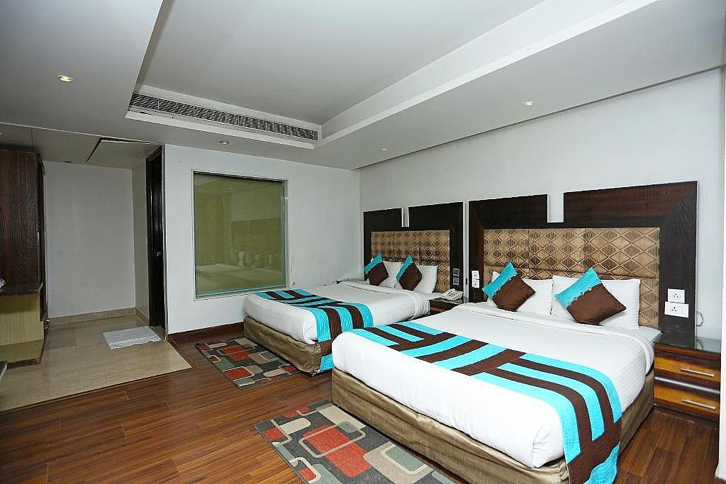 Hotel Uppal International Super Deluxe Room 6