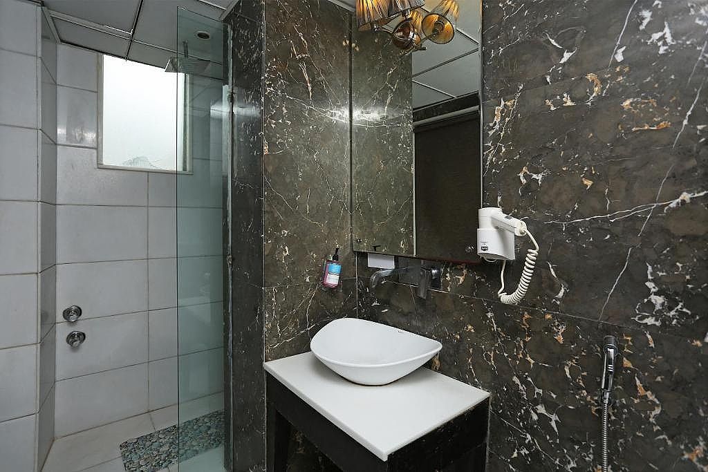 Hotel Uppal International Super Deluxe Room 7