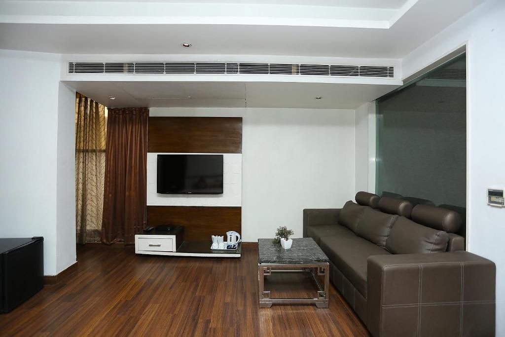 Hotel Uppal International Super Deluxe Room 8