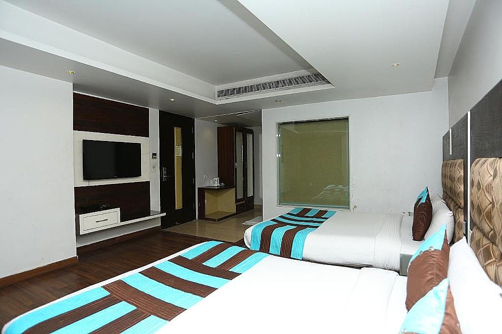Hotel Uppal International Super Deluxe Room