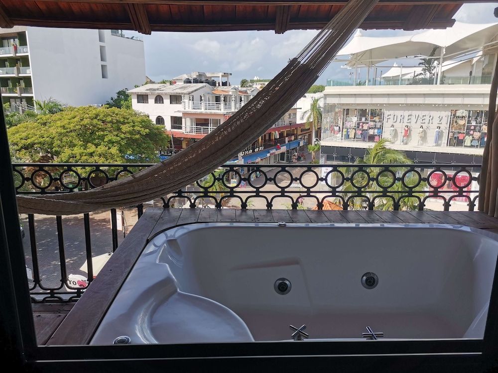 Caribbean Paradise Hotel & Spa - 5th Avenue Junior Suite with Balcony 3