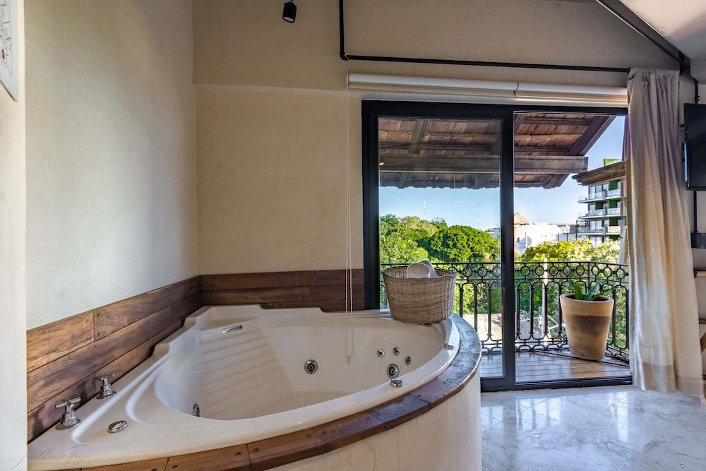 Private Spa Tub