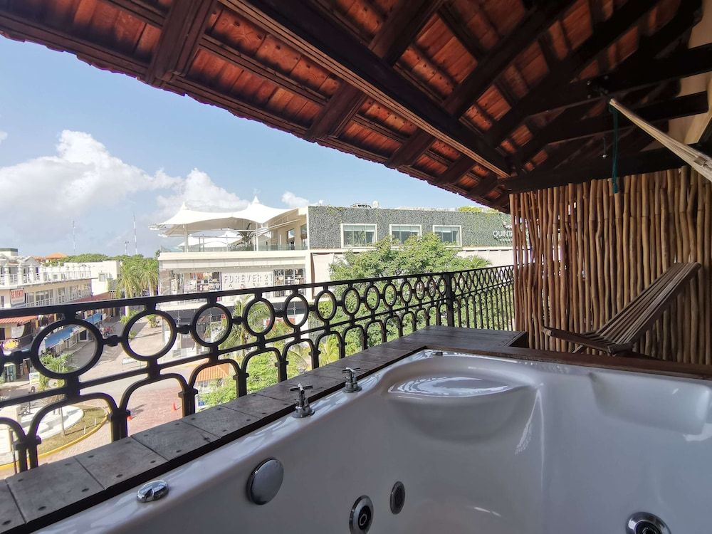 Caribbean Paradise Hotel & Spa - 5th Avenue Junior Suite with Balcony 2