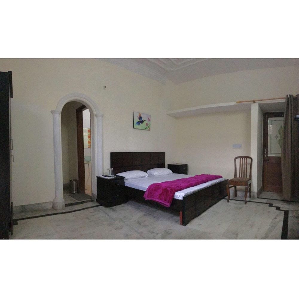 Aman Inn Superior Double Room, 1 King Bed 3