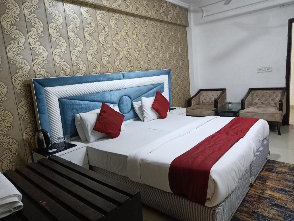 Surya Palace Standard Room 8