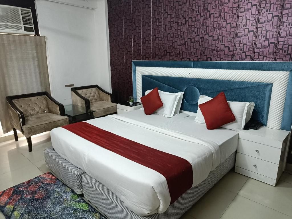 Surya Palace Standard Room 4