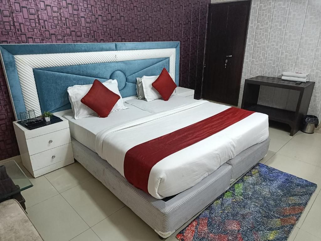 Surya Palace Standard Room