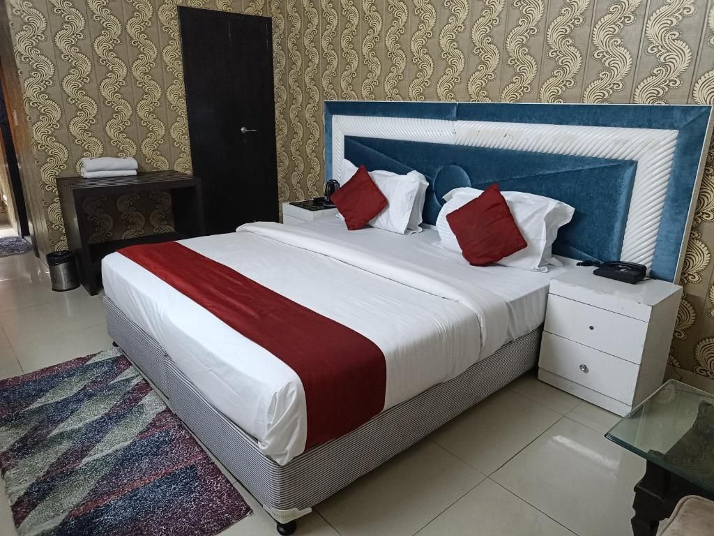Surya Palace Standard Room 3
