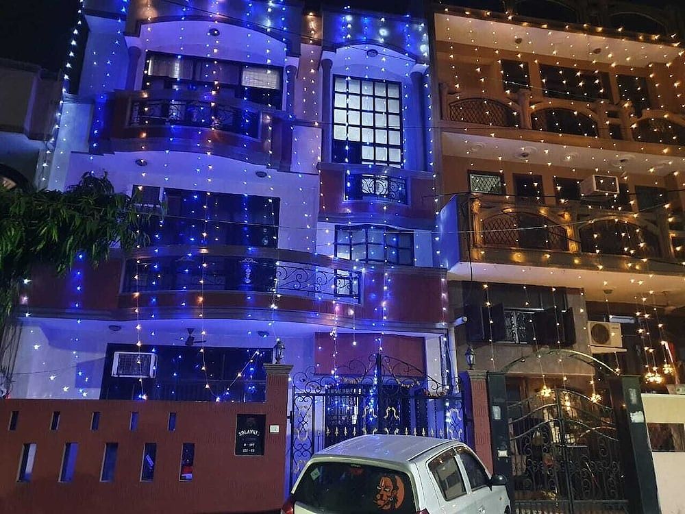 undefined Grand Divine