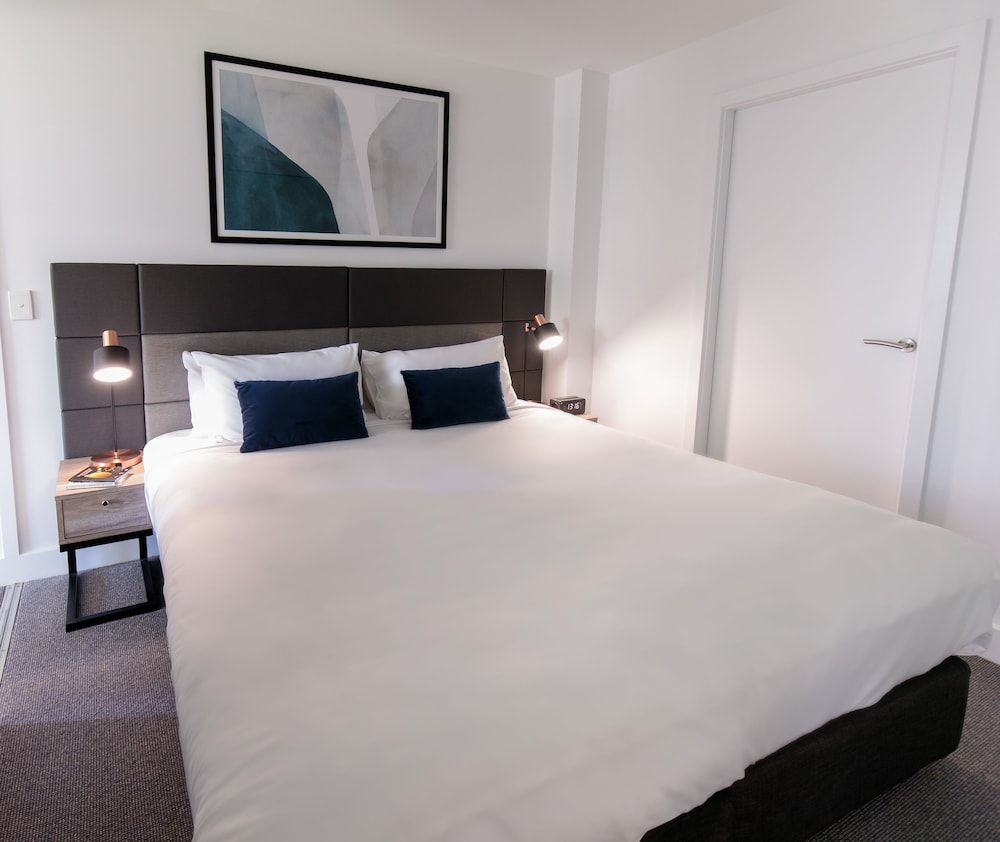 Premier Apartment, 2 Bedrooms, Park View (No Housekeeping)