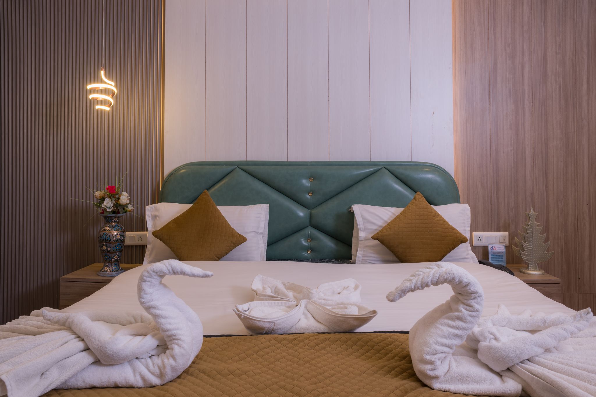 Hotel Abshar Deluxe Room 4