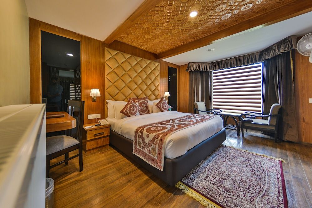 Royal Grandiose Premium Room With Mountain View 3