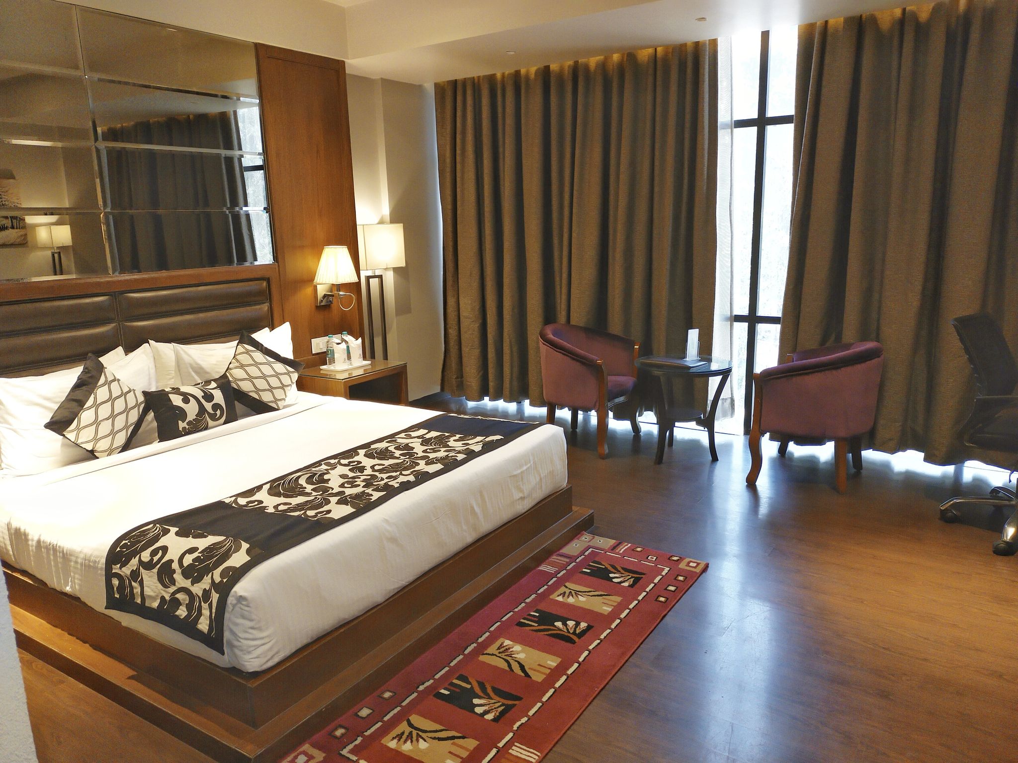 Hotel The Shaurya Executive Room