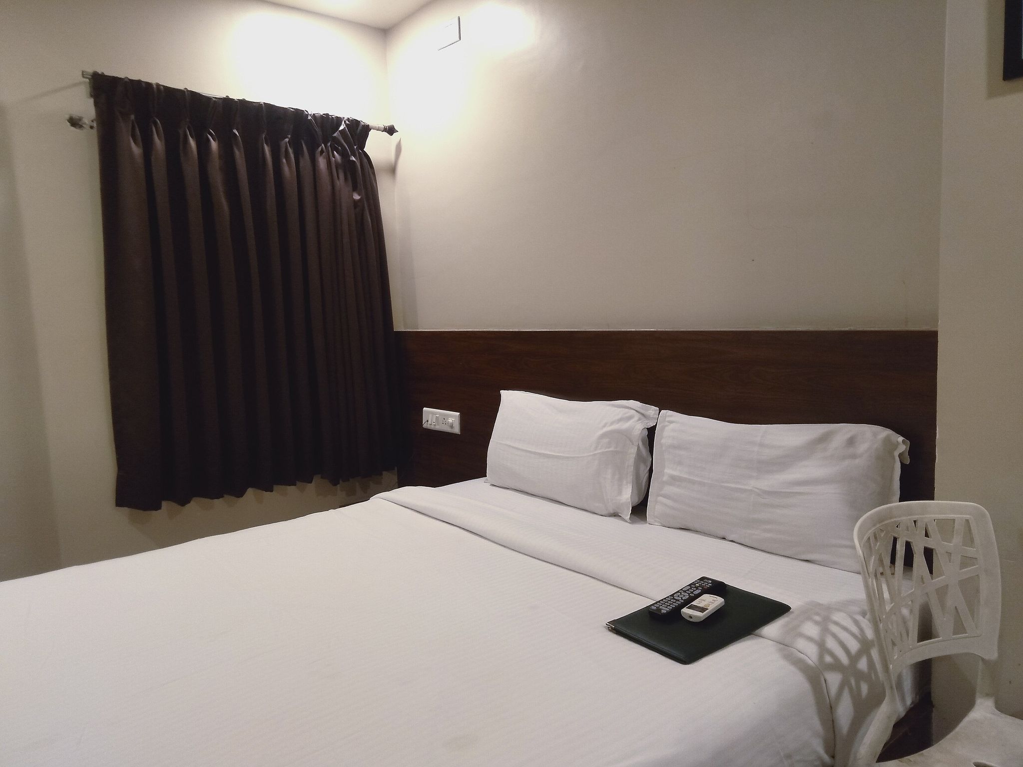 Regenta Central Grand Exotica Pune Deluxe Double Room 7