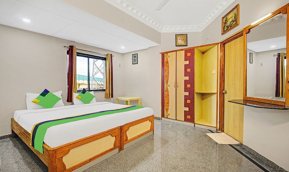 Treebo Eagle Executive Deluxe Double Room 2