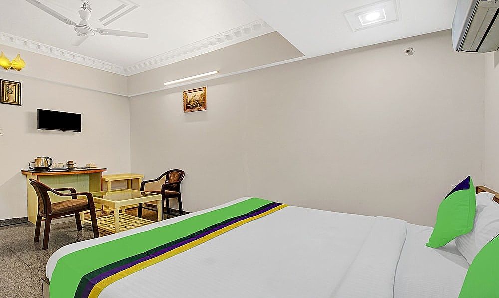 Treebo Eagle Executive Deluxe Double Room 7