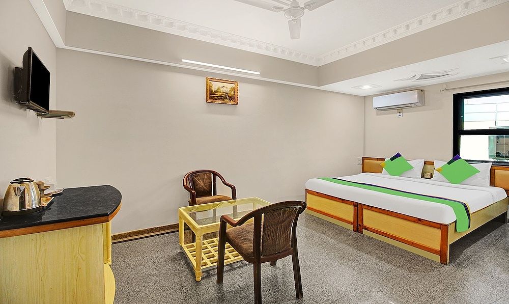 Treebo Eagle Executive Deluxe Double Room 9