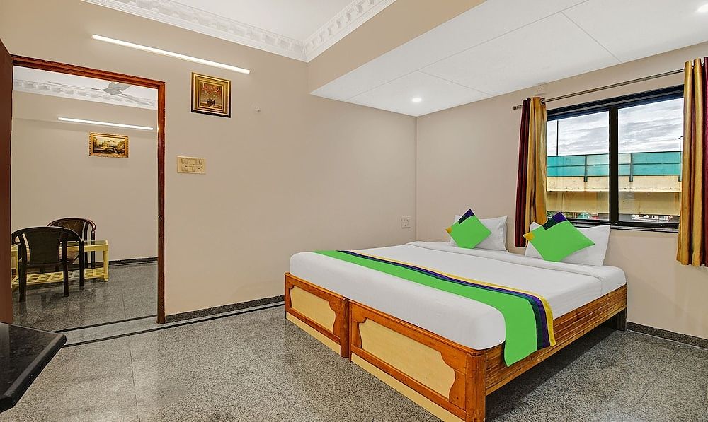 Treebo Eagle Executive Deluxe Double Room 4