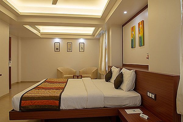 Monarch Montvert Deluxe Room 3