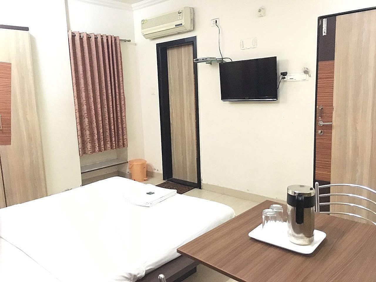 Super Deluxe AC Room ( Below 21 Years of age are not allowed )